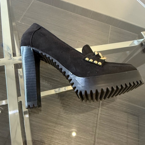 JLo Jennifer Lopez black suede platform high heels front gold chain size 6M - Picture 9 of 15